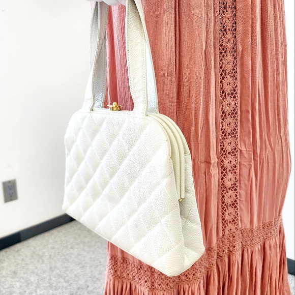 Vintage Chanel White Caviar Bag with Gold Hardware - Picture 2 of 8